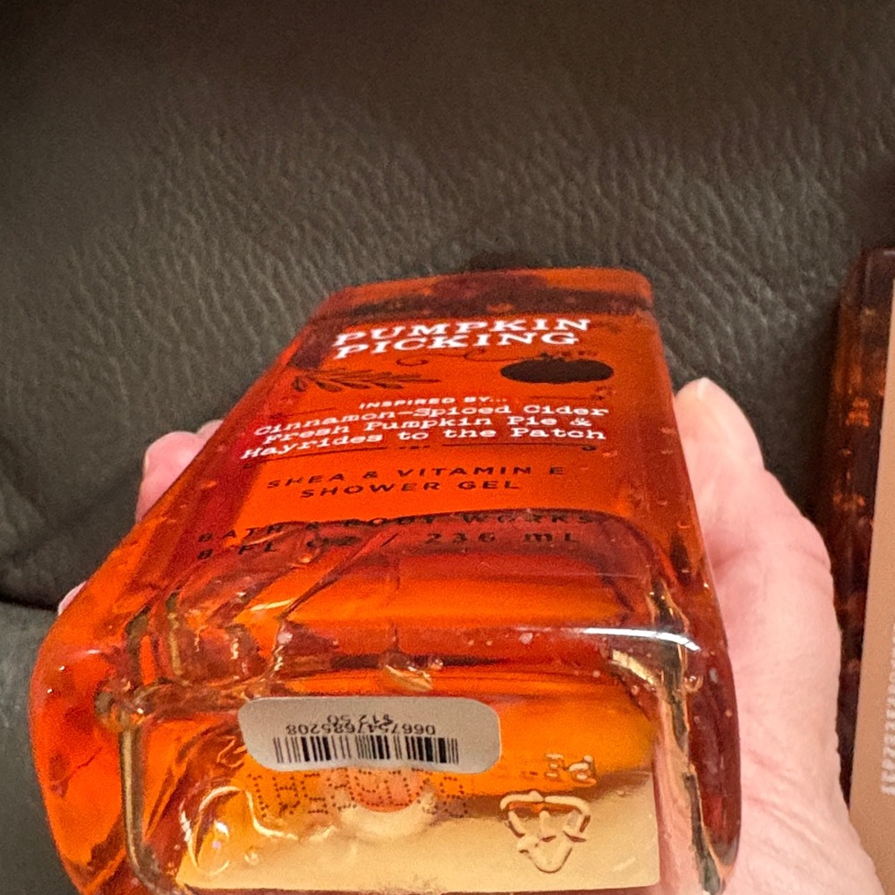 Bath and body shower gel set in pumpkin picking and bonfire bash - Picture 5 of 6